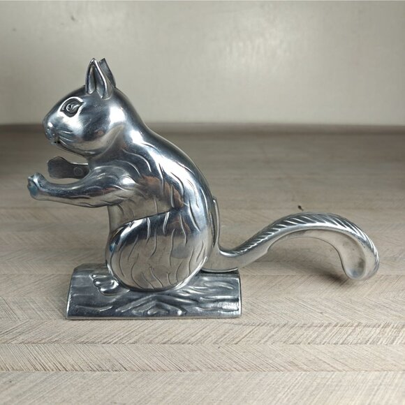 Vintage Nutty Squirrel Cast Aluminum Nut Cracker Kitchen Tool & Display Piece - Picture 4 of 8